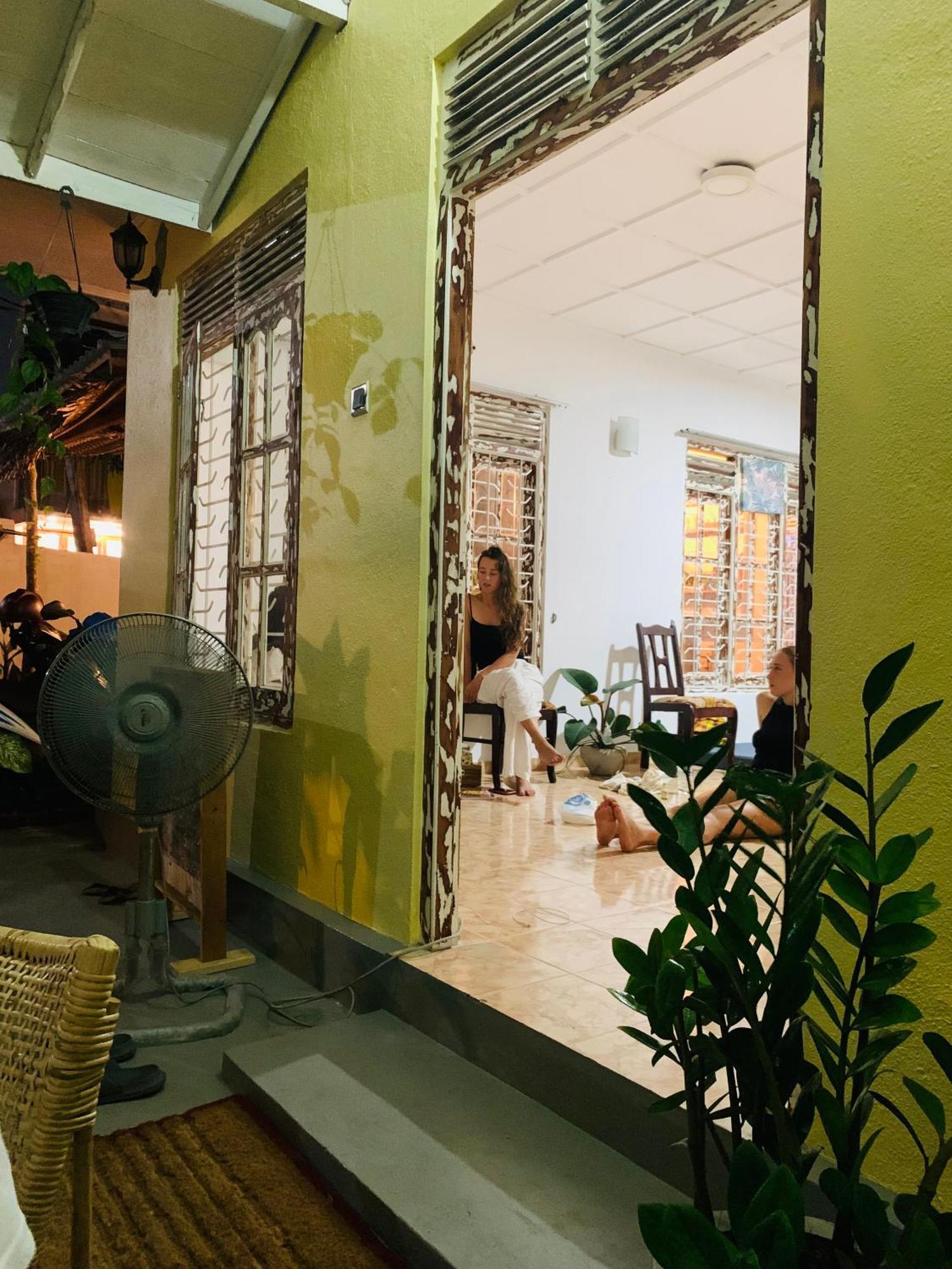 Dreamy Surf House Hotell Weligama Exteriör bild
